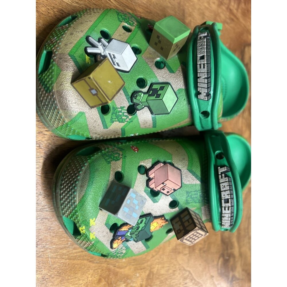 Minecraft Crocs Juniors Size 5 Meets Adventure LIMITED EDITION Beach Shoes Green - Picture 3 of 6